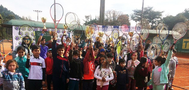 Circuito Nacional de Tenis Escolar Federado comenzó con una multitudinaria participación